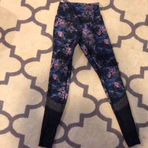 Lululemon wunder under high waist roll down pant.